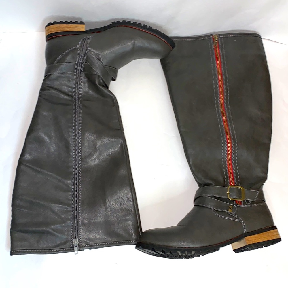 Women’s size 7.5. Tall gray boot, red zipper. Journee Collection excellent cond